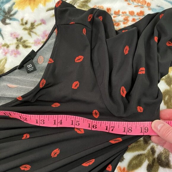 Torrid Size 00  Black Lipstick Kiss Skater Dress  V-neck EUC! - Picture 6 of 11